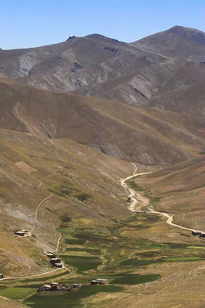 20085275. AFGHANISTAN Hajigak pass Between Kabul