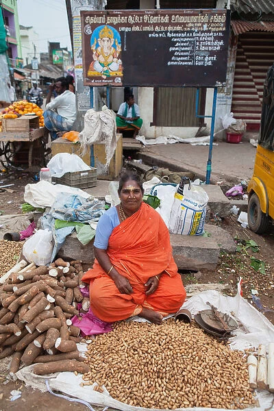 Asia;Asian;Chidambaram;Ethnic;Female;Food;India;Indian;Market;People;Portrait;Tamil Nadu