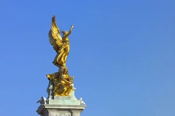 UK, London, Buckingham Palace, Queen Victoria Memorial