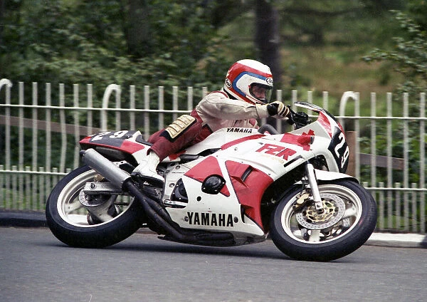 Colin Bevan (Yamaha) 1990 Supersport 400 TT