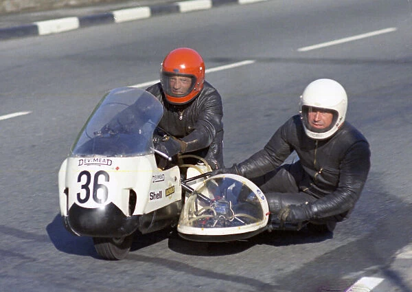 Joe Coxon & W Costelloe (Devimead BSA) 1973 750 Sidecar TT