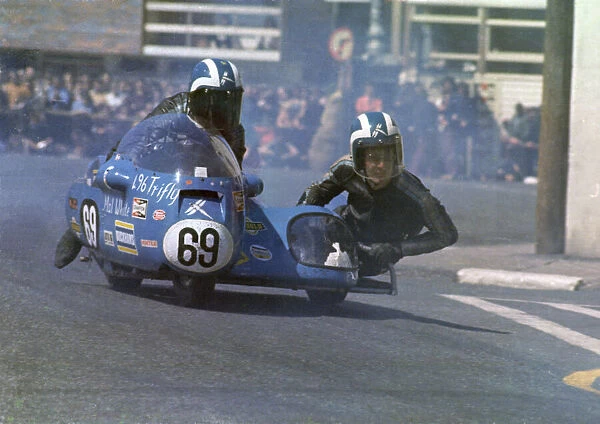 Mal White & Phil Oliver (Tri-fly Triumph) 1973 500 Sidecar TT
