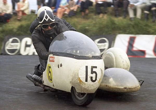 Mick Horspole & E McPherson (Bingham Triumph) 1970 750 Sidecar TT