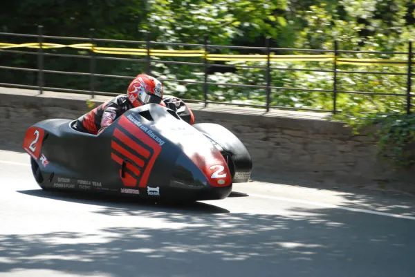 Nick Crowe & Mark Cox (Honda LCR) 2008 Sidecar TT