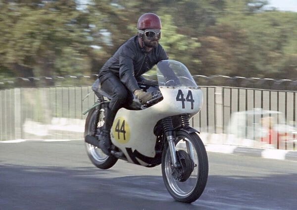 Robert Davies (Norton) 1967 Senior Manx Grand Prix