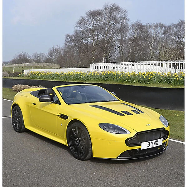 Aston Martin V12 Vantage S Roadster, 2016, Yellow