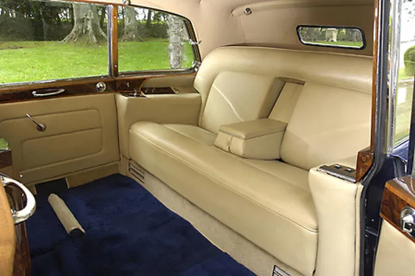 Rolls Royce Phantom V (bodywork by JamesYoung) 1964 dark blue