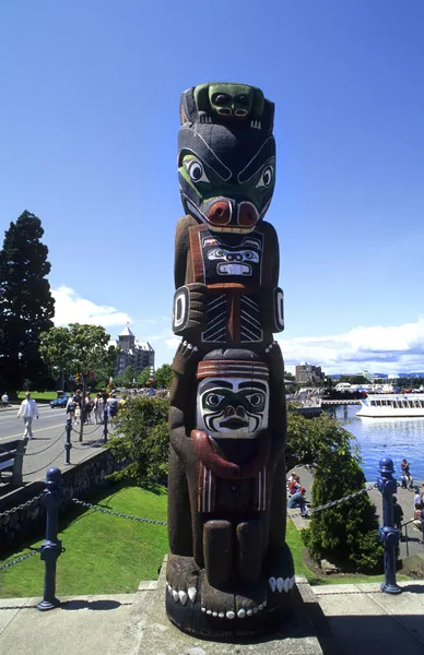 Victoria totem basket hotsell