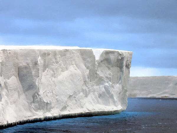 Ross Ice Shelf, edge ranging from 40 to 80 metres 130 to 260 feet high, Antarctica