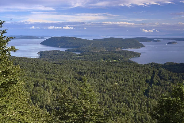 USA, Washington, San Juan Islands, View south from Little Summit in Moran State Park