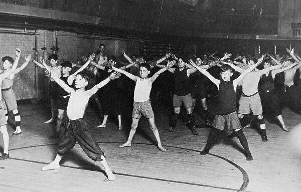 HULL HOUSE: GYMNASIUM. Boys in a gymnasium class at Hull House, Chicago, Illinois