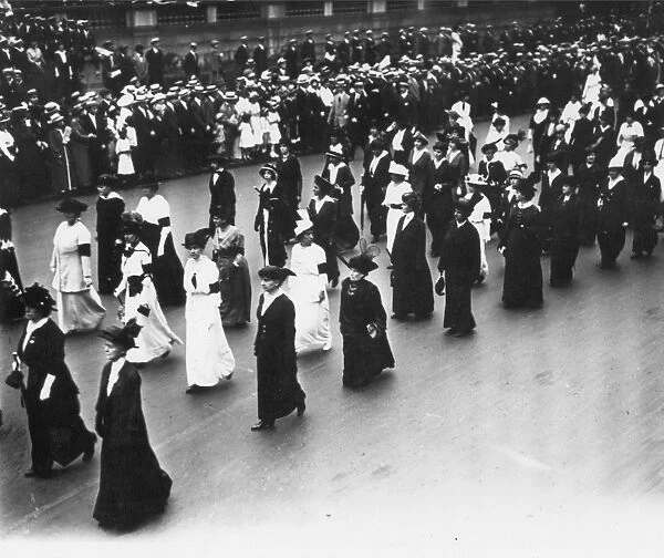 WOMENs RIGHTS, 1913. Suffragettes marching south on Fifth Avenue, New York City