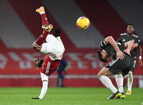 Arsenal vs Manchester United: Lacazette Falls After Challenge with Maguire in Empty Emirates Stadium (Premier League 2020-21)