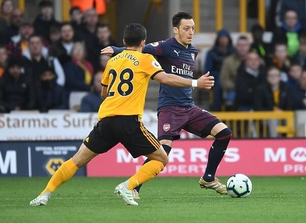Mesut Ozil Faces Pressure: Wolverhampton Wanderers vs. Arsenal FC, Premier League 2018-19