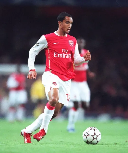 Arsenal Football Club Print: Theo Walcott in Art Prints