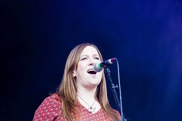 Emma Joyce of James Edwyn & the Borrowed Band singing at Oban Live in Scotland