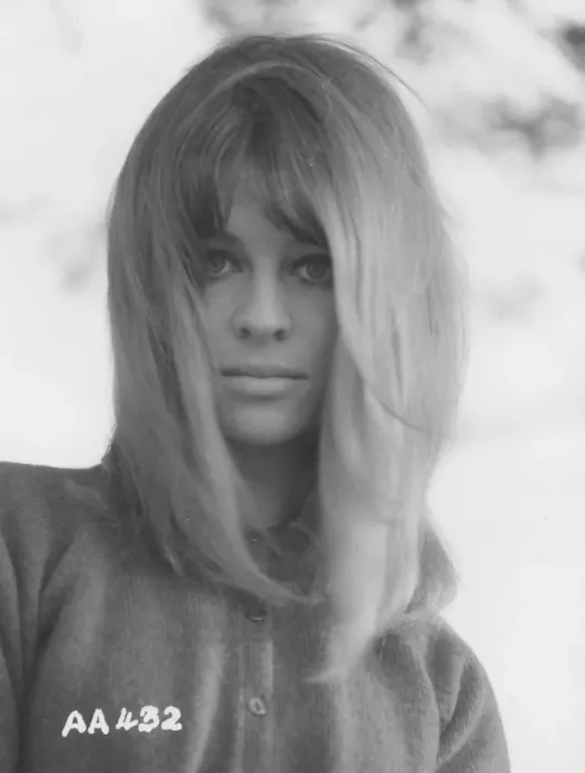 Framed Print : Julie Christie Print from Far From The Madding Crowd (1967) Framed Print : Julie Christie Print from Far From The Madding Crowd (1967)