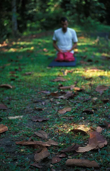 American retreatant meditating at Wat Suanmokh forest monastery