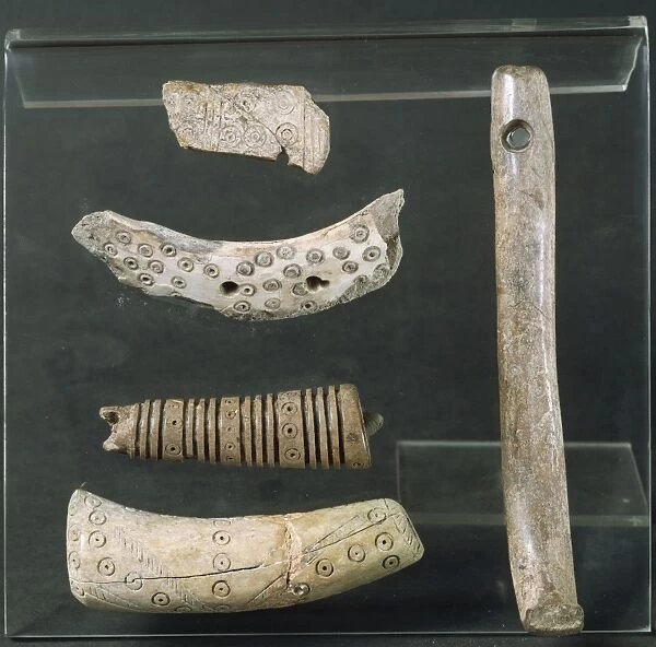 Decorated handles in bone and tusk of wild boar