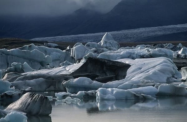 Iceland, Austur-Skaftafellssysla, Jokulsarlon, Iceberg lagoon formed by Breidamerkurjokull glacier