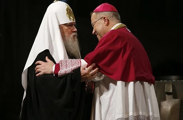 Moscow orthodox patriarch Alexis II with Paris archbishop Andrate Vingt-Trois in Notre Dame cathedral