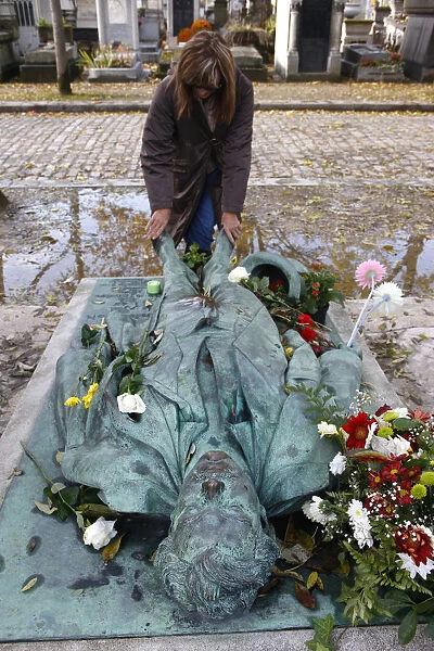 Victor Noir statue at Pere Lachaise graveyard