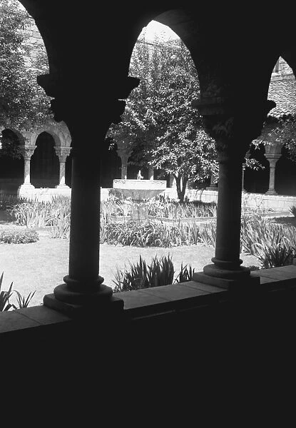 Archway in courtyard (B&W)