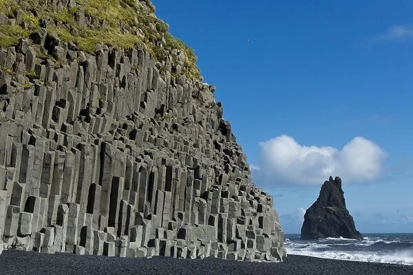 basalt-columns-reynisfjara-beach-reynisdrangar-12501265.jpg.webp
