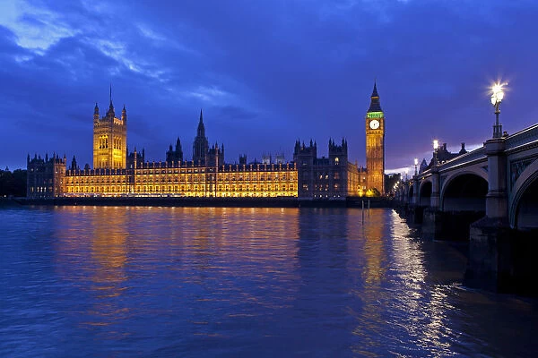 Houses of Parliament and Big Ben at dusk, London, England, United Kingdom, Europe