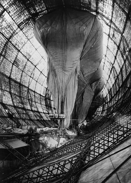 Zeppelin Airship. August 1924: Zeppelin Airship ZR3