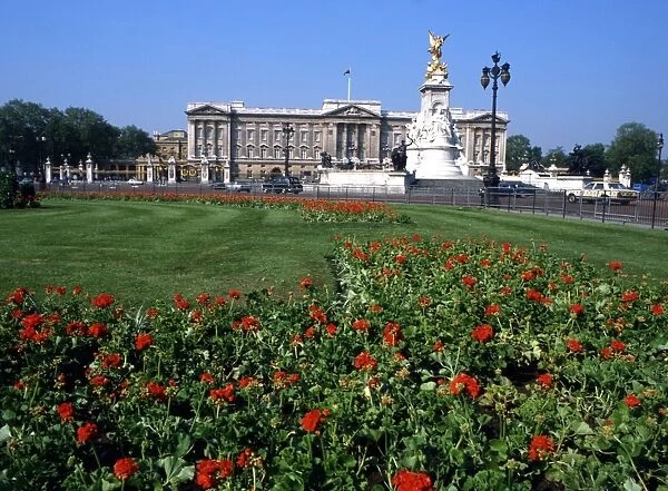Britain, London Buckingham Palace A 2006 Charles Walker  /  TopFoto