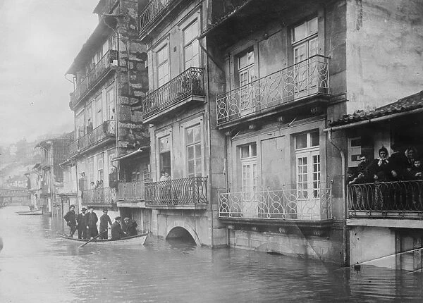 Floods in Oporto. A street overlooking the Douro. 1 July 1921