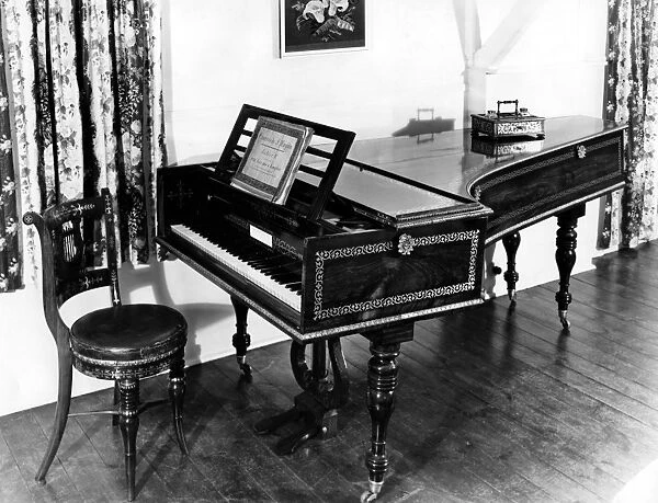 Grand pionoforte c.1819 by John Broadwood 6 octaves - identical to that described
