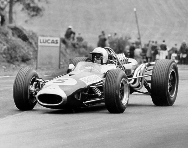 Auto-Brabham. Action du pilote automobile australien Jack Brabham sur une