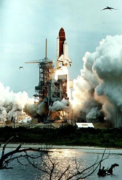 Us-Shuttle Lift-Off. Florida: The Shuttle Columbia lifts off