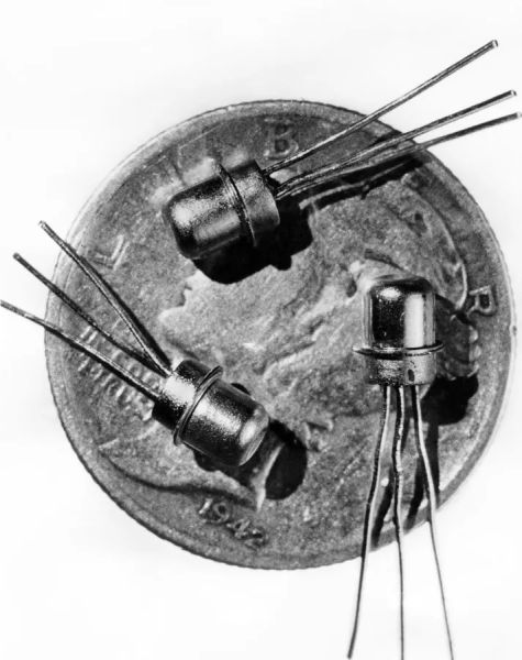Miniature M 1 Transistors 1956 14725877 Jigsaw Puzzle Miniature M 1 Transistors 1956 14725877 Jigsaw Puzzle