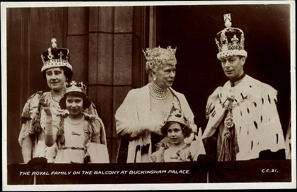 Ak King George VI. Elizabeth Bowes Lyon, Mary, Princess Elizabeth (b  /  w photo)