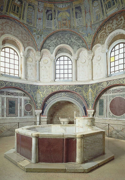 The apse with the baptismal font (photo)