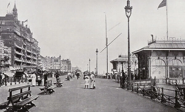 Brighton: Entrance to the West Pier (b / w photo)