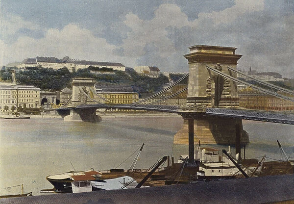 Budapest, Le Pont (colour photo)