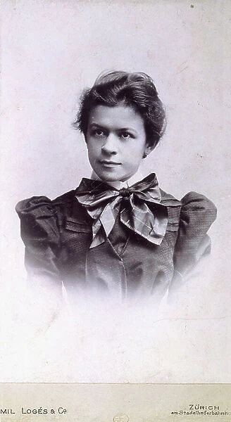 Carte-de-visite portrait of Mileva Maric, Zurich, c. 1896 (b / w photo, mount)