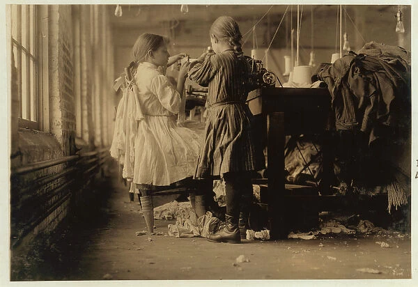 Child raveler and looper in Loudon Hosiery Mills, Tennessee, 1910 (b  /  w photo)