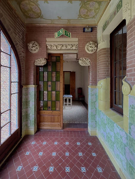 First floor corridor, Pere Mata Institute, Reus, 1897-1912 (photo)