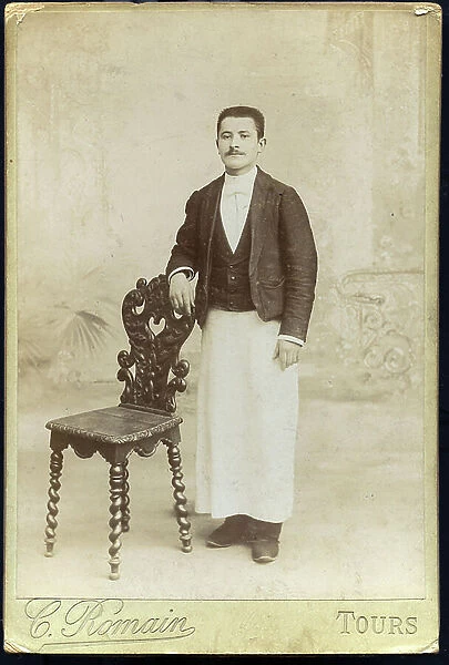 France, Centre, Indre-et-Loire (37), Tours: professional installation of a coffee boy in studio, 1897