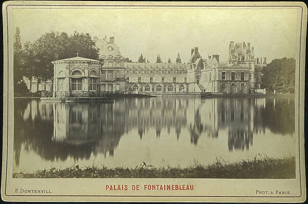 France, Ile-de-France, Seine-et-Marne (77), Fontainebleau: The palace of Fontainebleau reflected in a piece of water, 1865
