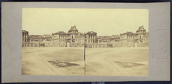 France, Ile-de-France, Yvelines (78), Versailles: L'entrance du Chateau de Versailles, 1860 - aux arts industriels de e. julienne et cie paris number: 300