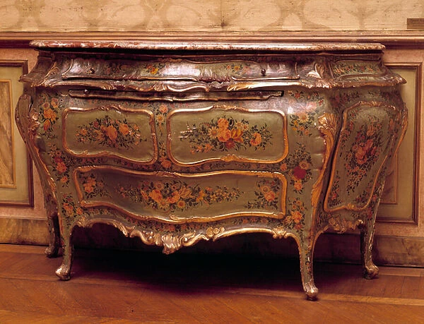 Furniture: lacquered and painted chest of drawers from the 18th century