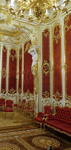 Gilded surfaces and lavish silk wall coverings in the Winter Palace, 1800