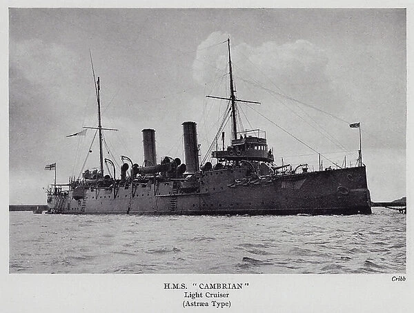 Great Britain: HMS Cambrian, Light Cruiser, Astraea Type (b / w photo)