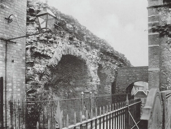 Leicester: The Jewry Wall (b / w photo)